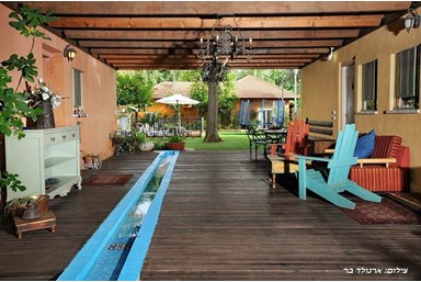 וילה בת גליל - הבריכה והחצר