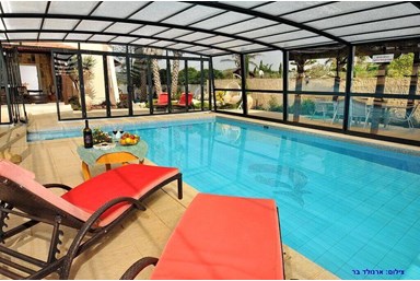 וילה אוויר הרים - החצר והבריכה