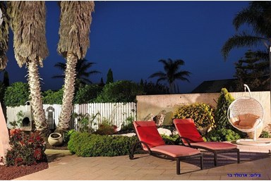 וילה אוויר הרים - החצר והבריכה