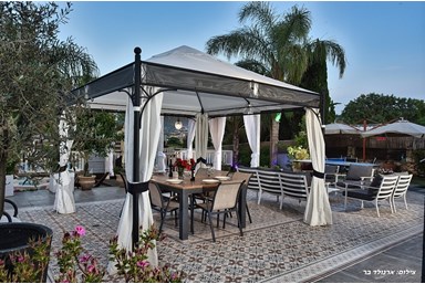 וילה מקסים - החצר