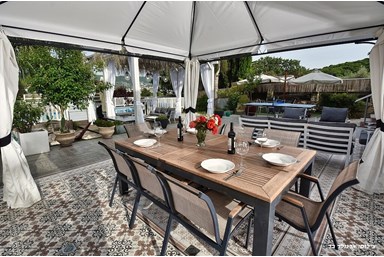 וילה מקסים - החצר