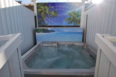 וילה אחוזת בראשית ביבניאל - הבריכה והחצר