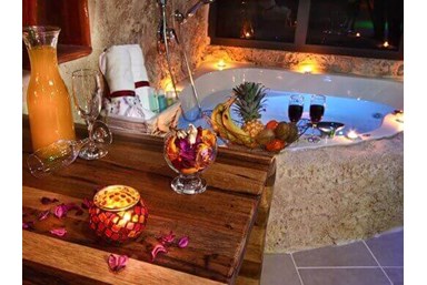 וילה אחוזת בראשית ביבניאל - הבריכה והחצר