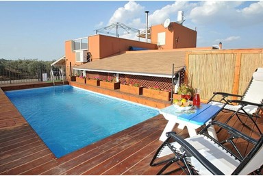 וילה רוגע בבוסתן - הבריכה והג'קוזי