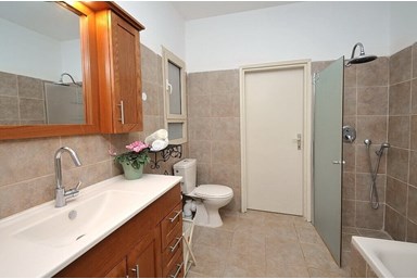 וילה רוגע בבוסתן - החדרים בוילה 