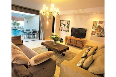 וילה Ella sun resort - החצר והבריכה