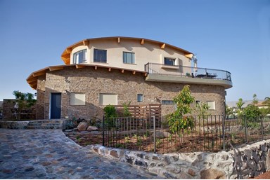 וילה גליליי נוף לכנרת - החצר והבריכה