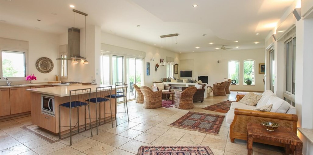 הבית באלמגור living area (2).JPG