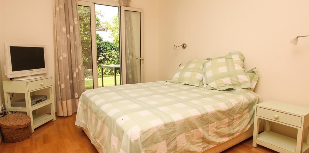 הבית באלמגור Bedroom 2.JPG