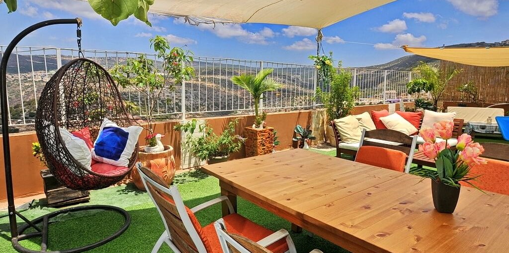 וילה תולין חצר ובריכה (12).JPG