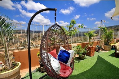 וילה תולין - הבריכה והגג