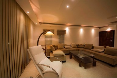 וילה טופז  - החצר והבריכה