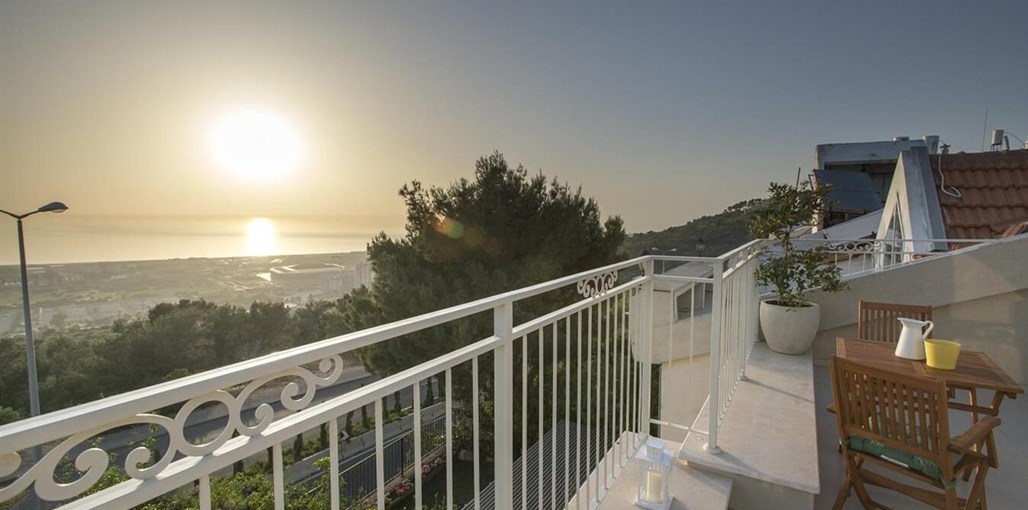 וילה אשכול מול הים sea view - reno 5 bedrooms villa (3).JPG