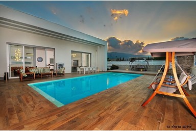 וילה ואלי - החצר והבריכה