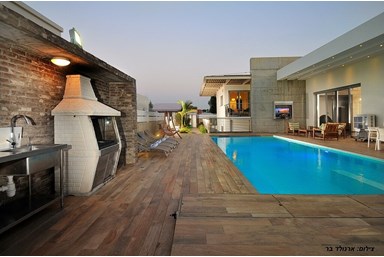 וילה ואלי - החצר והבריכה