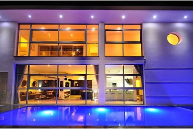 וילה ווין - וילה WIN - החצר והבריכה