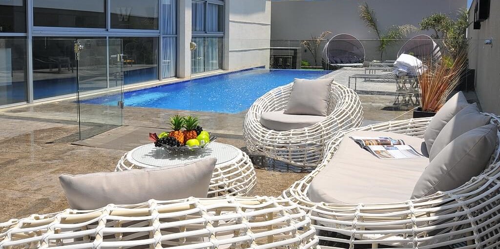 וילה ווין - וילה WIN החצר והבריכה (8).jpg