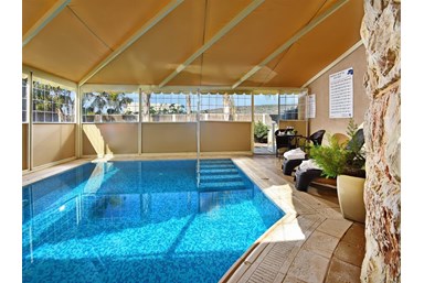 וילה אחוזת אלישבע - החצר והבריכה