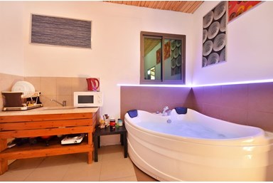 וילה פרדייז בכפר - הבקתות