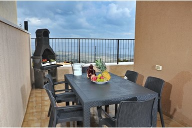 וילה דיפסי - החצר והנוף