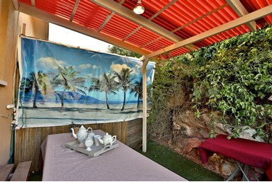 וילה פנינת עדן - מתחם הבריכה