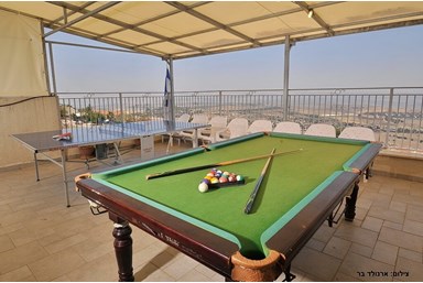 וילה אוורסט - החצר והבריכה