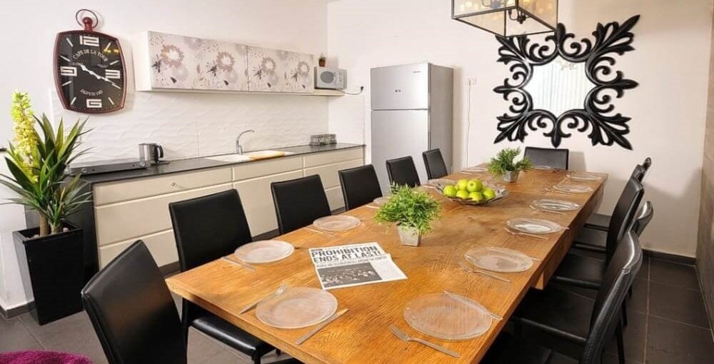 וילה טיקטוק סלון ומטבח (2).jpg