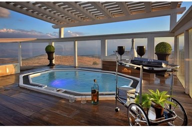 וילה אושר - החצר, בריכה ואטרקציות