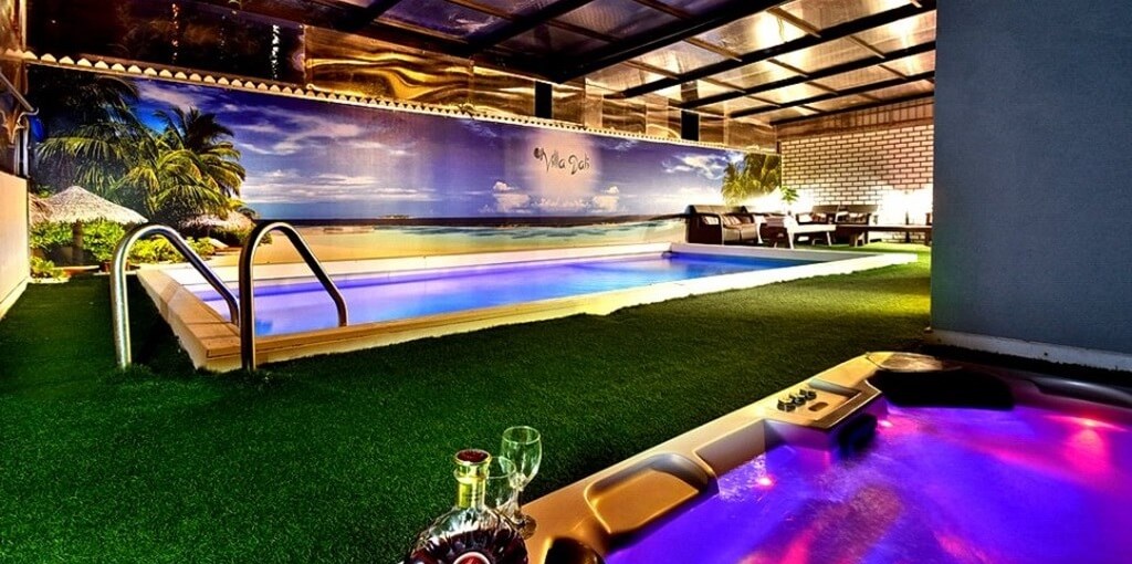 וילה דאלי החצר והבריכה (8).jpg