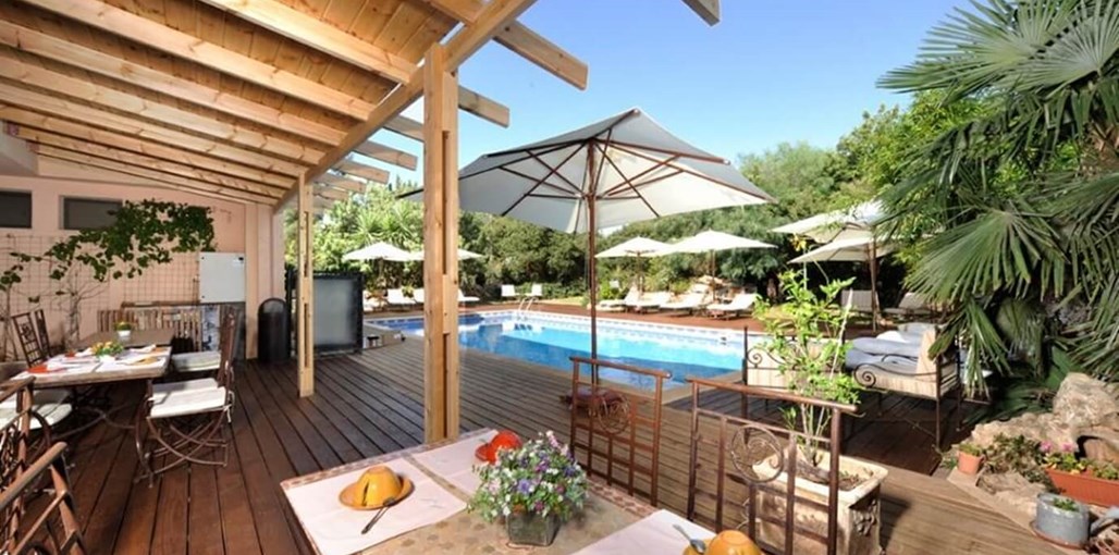 וילה פרובנס וילה פרובנס - הבריכה והחצר (1).jpg