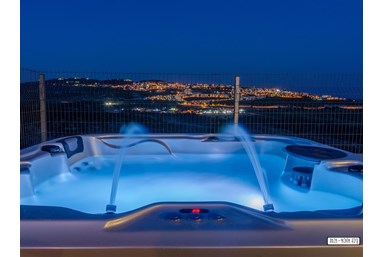 וילה גרנד וויו - החצר והבריכה