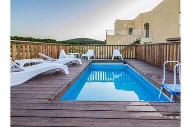 וילה גרנד וויו - החצר והבריכה