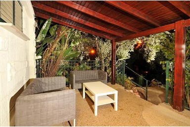 וילה אחוזת ווינטרפל - החצר והבריכה