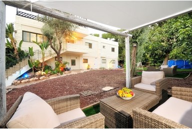 וילה אחוזת ווינטרפל - החצר והבריכה