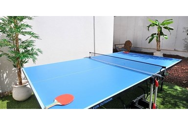 וילה פמילי - החצר והבריכה