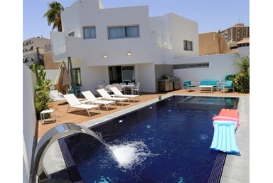 וילה גרדניה - בריכה מחוממת