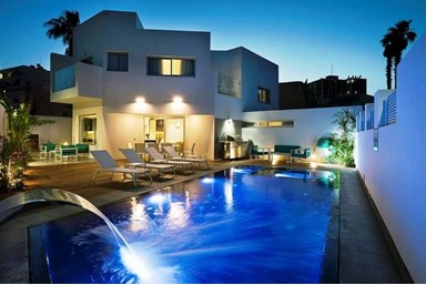 וילה גרדניה - בריכה מחוממת