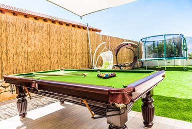 וילה לה וילה בל - הבריכה והחצר