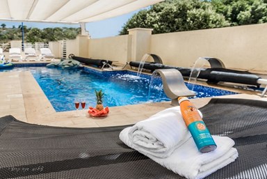 וילה לה וילה בל - הבריכה והחצר