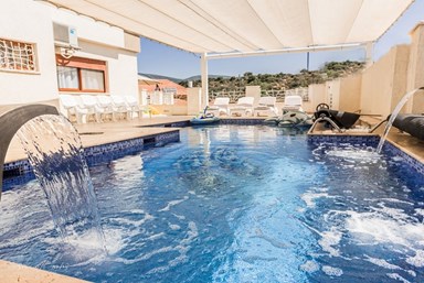 וילה לה וילה בל - הבריכה והחצר