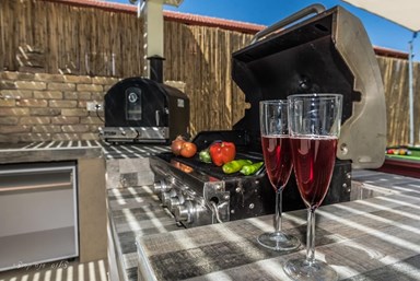 וילה לה וילה בל - הבריכה והחצר