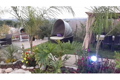 וילה כרמל בלבן - החצר והבריכה