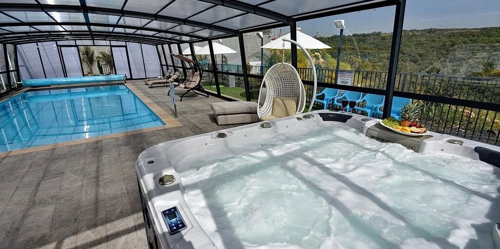 וילה קרולינה החצר והבריכה (28).jpg