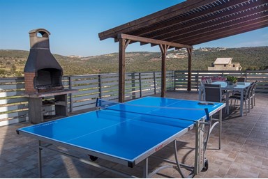 וילה אחוזת אגם בוטיק - החצר והבריכה