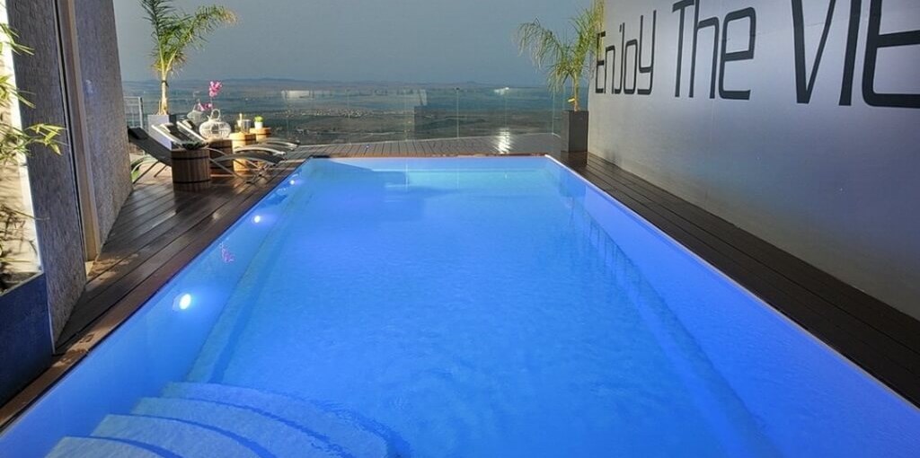 וילה נוף לגליל החצר והבריכה (11).jpg