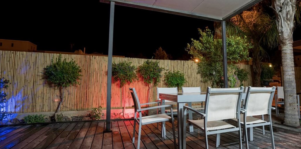 סוויט הום - Sweet Home חצר.jpg