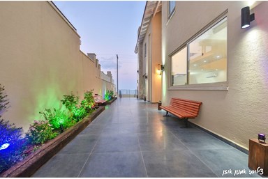 וילה Lalo - לאלו - הבריכה והחצר