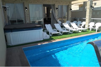 וילה Lalo - לאלו - הבריכה והחצר