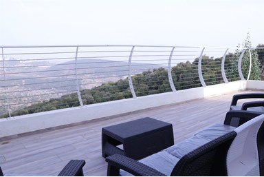 וילה הצוק במרומים - מתחם החוץ