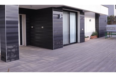 וילה הצוק במרומים - מתחם החוץ